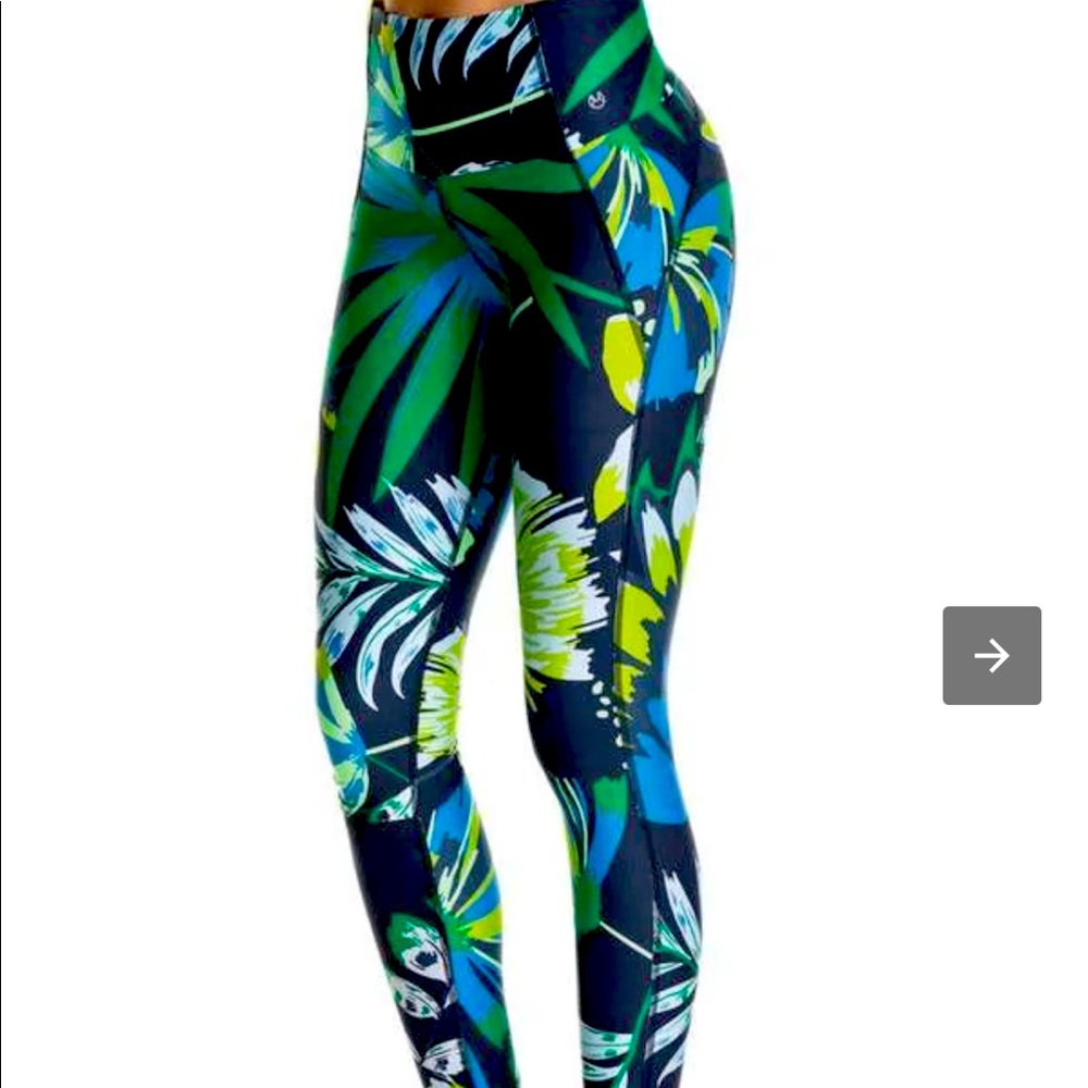 NWT Maaji Gorgeous Compression Leggings